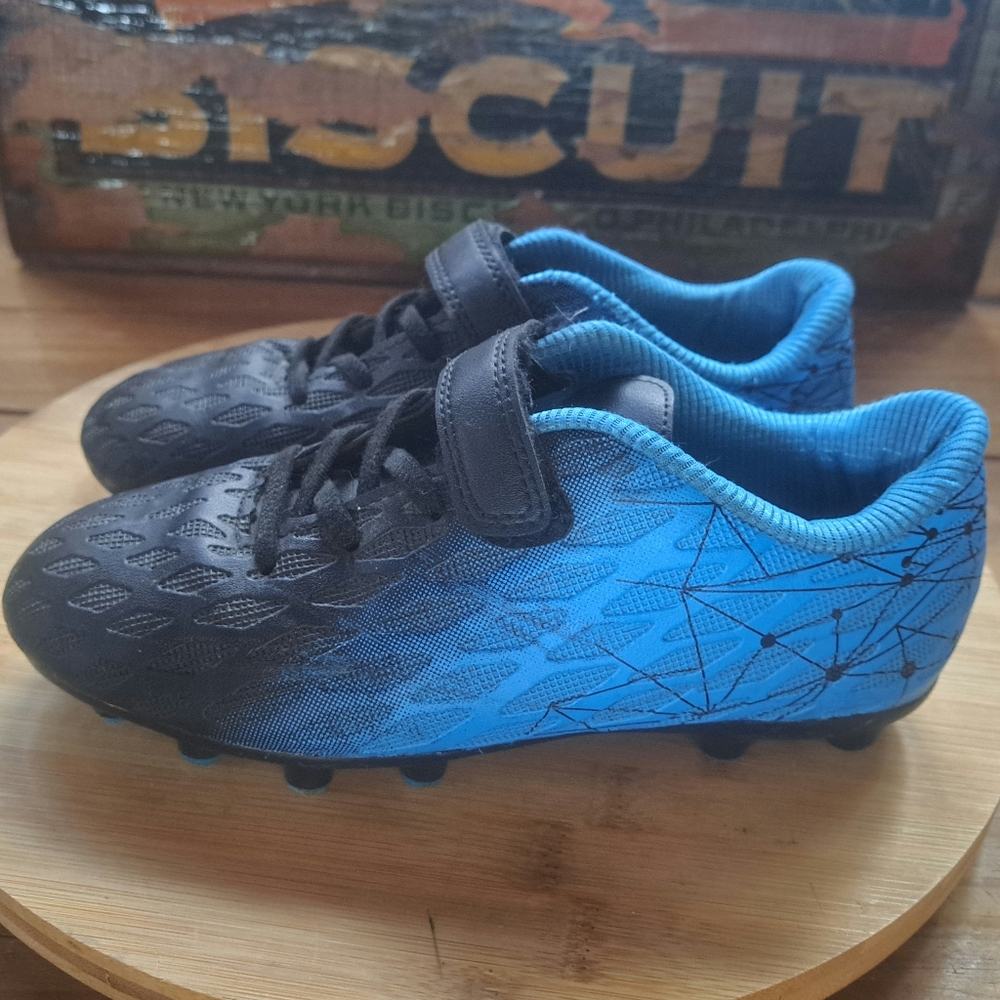 Deja Blue USA Cleats, Kids Size 3, Unisex, Baseball Football Soccer Sport Shoes